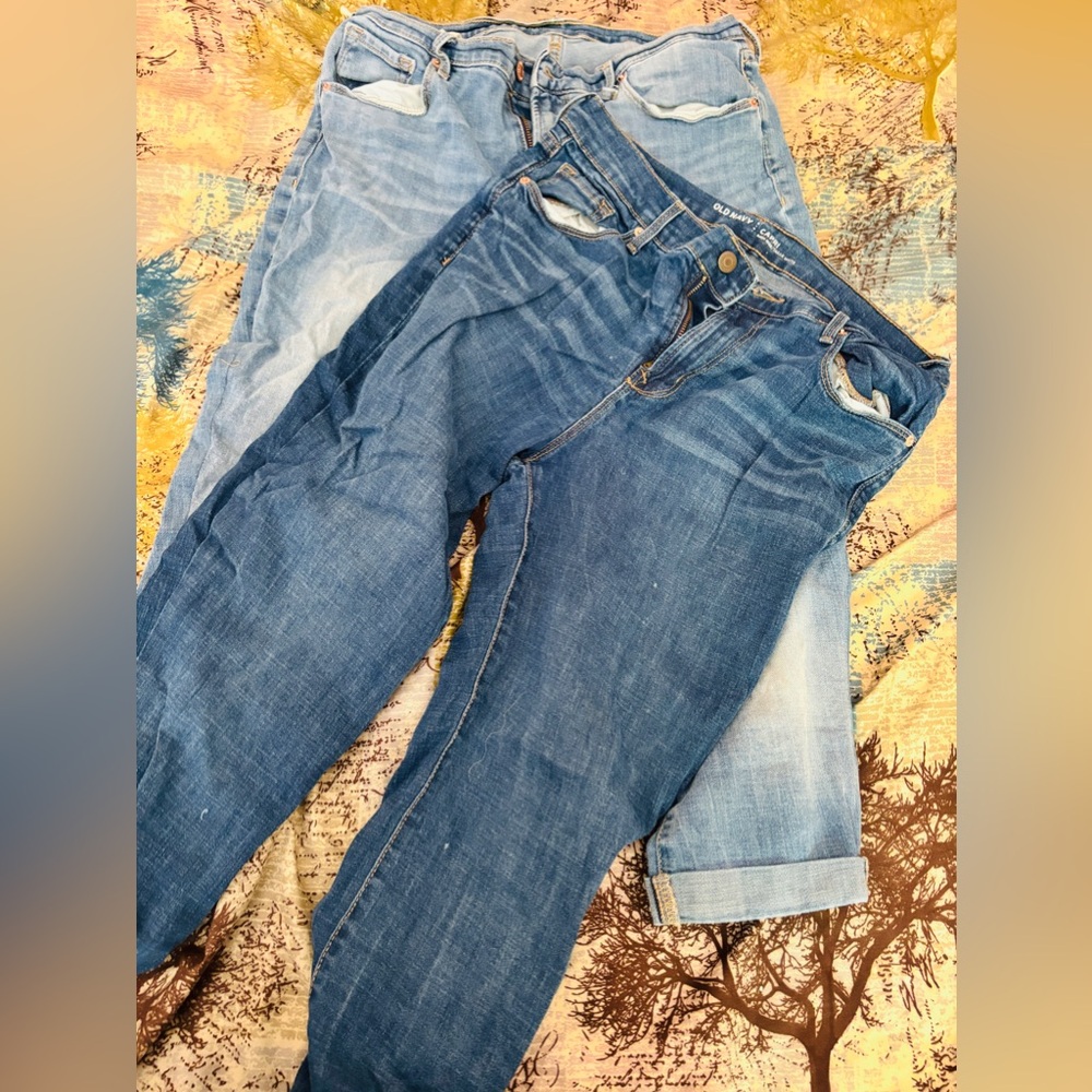 Size 10 regular Old Navy capri jeans, used but good condition.